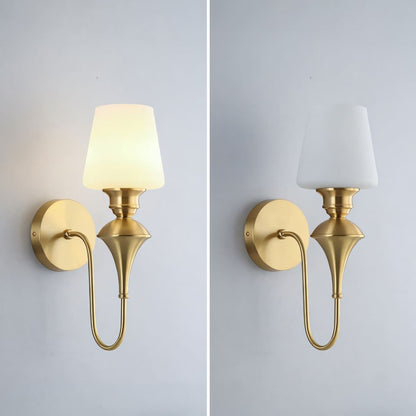 Delyra Wall Lamp