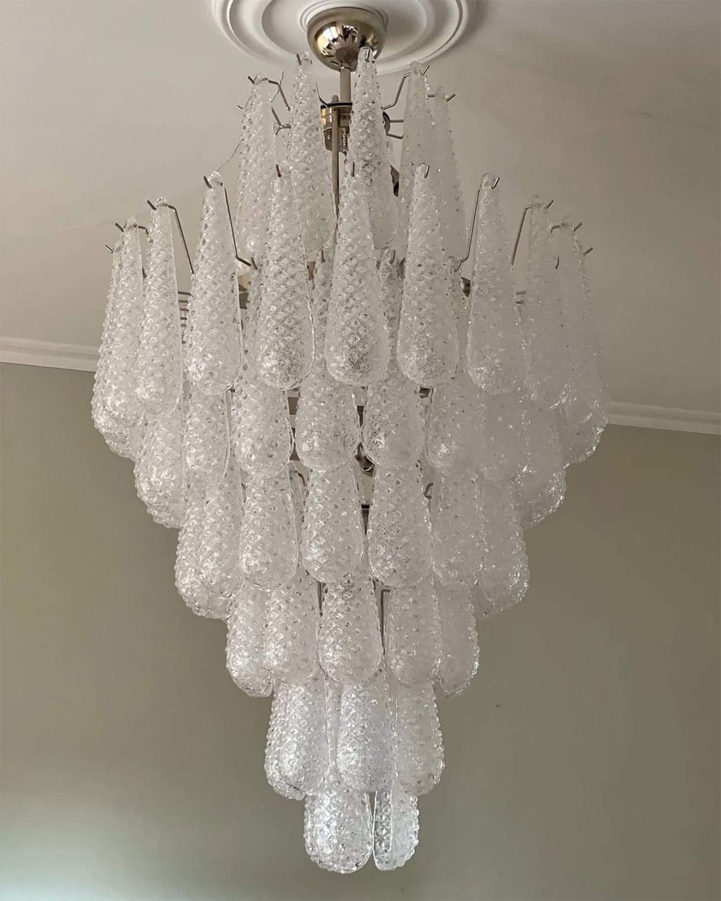 Jatuh Chandelier