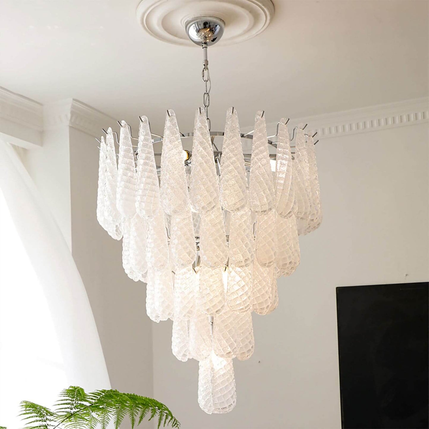 Jatuh Chandelier