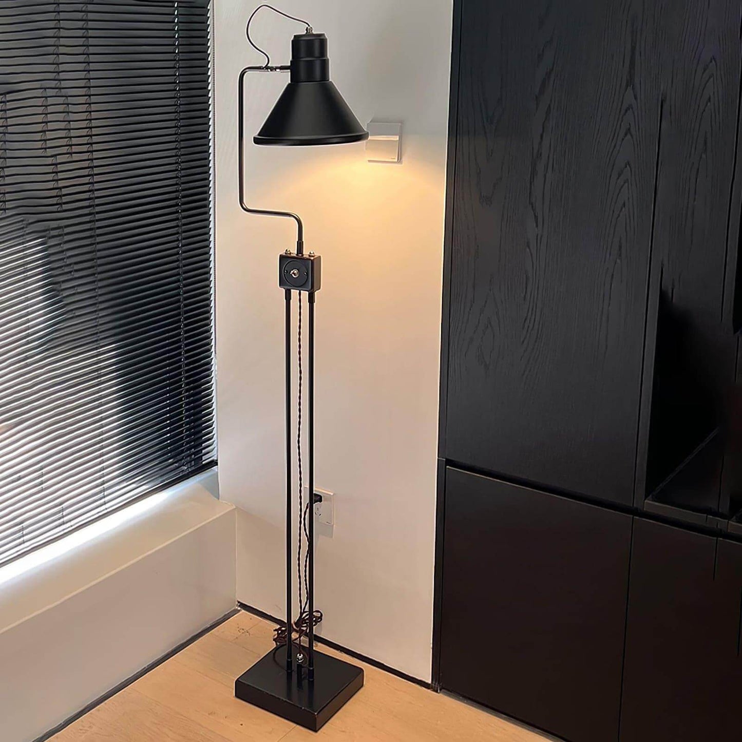 Retro Toia Floor Lamp