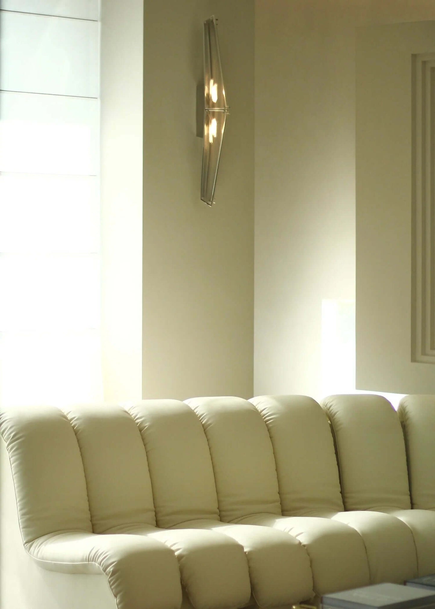 Veyora Wall Lamp